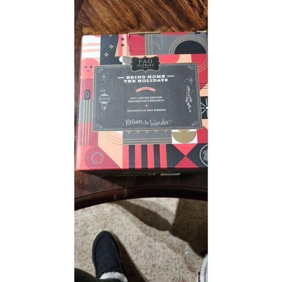 NEW VINTAGE COLLECTIBLE FAO SCHWARTZ HOLIDAY 2017 ORNAMENT - Picture 3 of 4